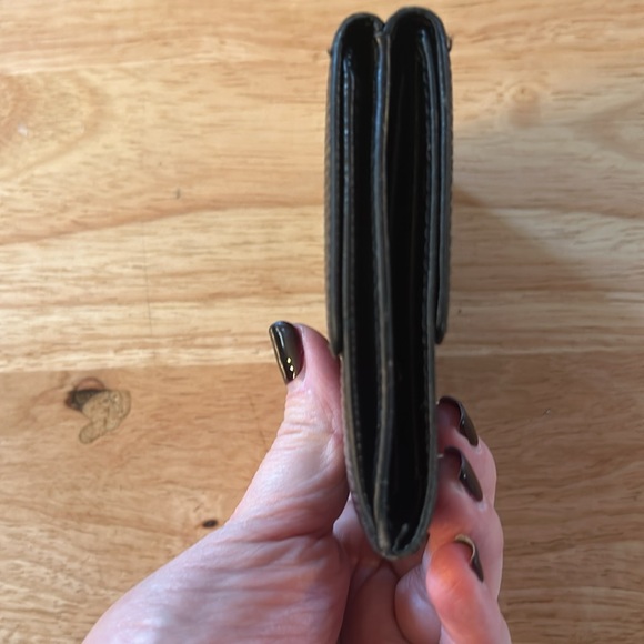 Louis Vuitton EPI SNAP WALLET - Picture 4 of 14